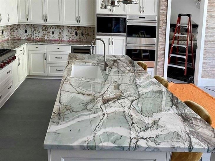 Cristallo-Tiffany-Quartzite-Kitchen-Countertops